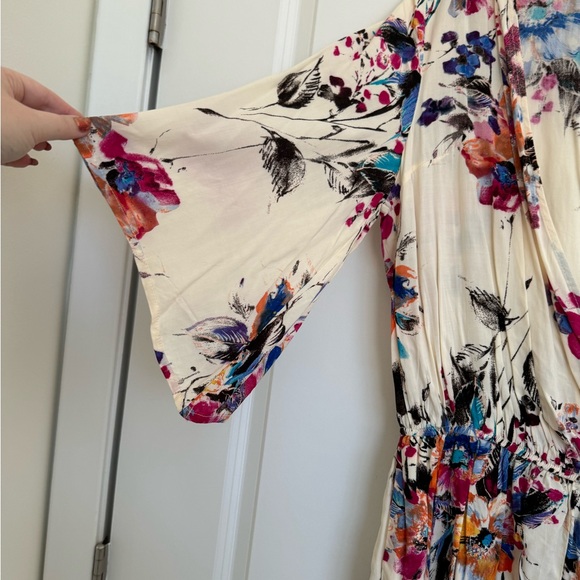 NWOT🔥🔥 Floral romper - Picture 2 of 5